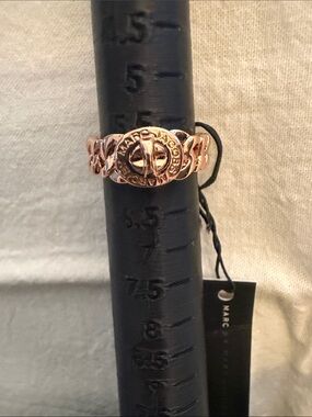 Marc Jacobs Rose Gold Logo Chain Ring with Chain-Link Band